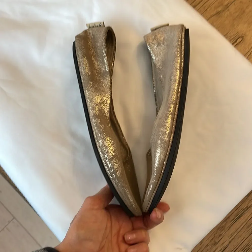 FS/NY MADE IN ITALY DISTRESSED PADDED GOLD FLATS.   NEW